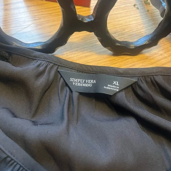 Simply Vera Vera Wang Black Blouse - Picture 2 of 2